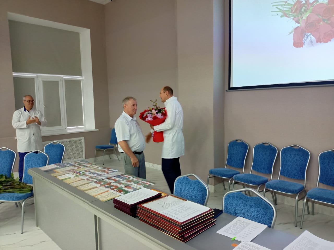 В краевой БСМП в преддверии дня медицинского работника  наградили лучших сотрудников