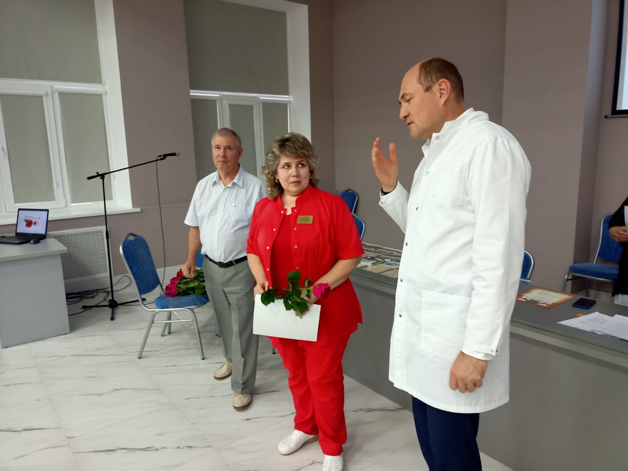 В краевой БСМП в преддверии дня медицинского работника  наградили лучших сотрудников