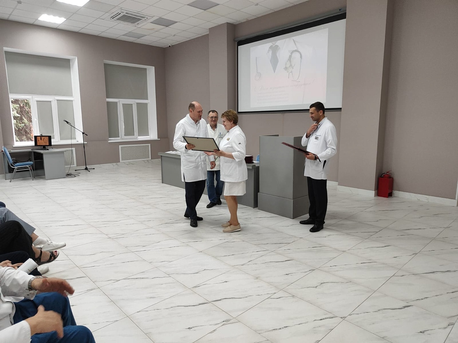 В краевой БСМП в преддверии дня медицинского работника наградили лучших сотрудников