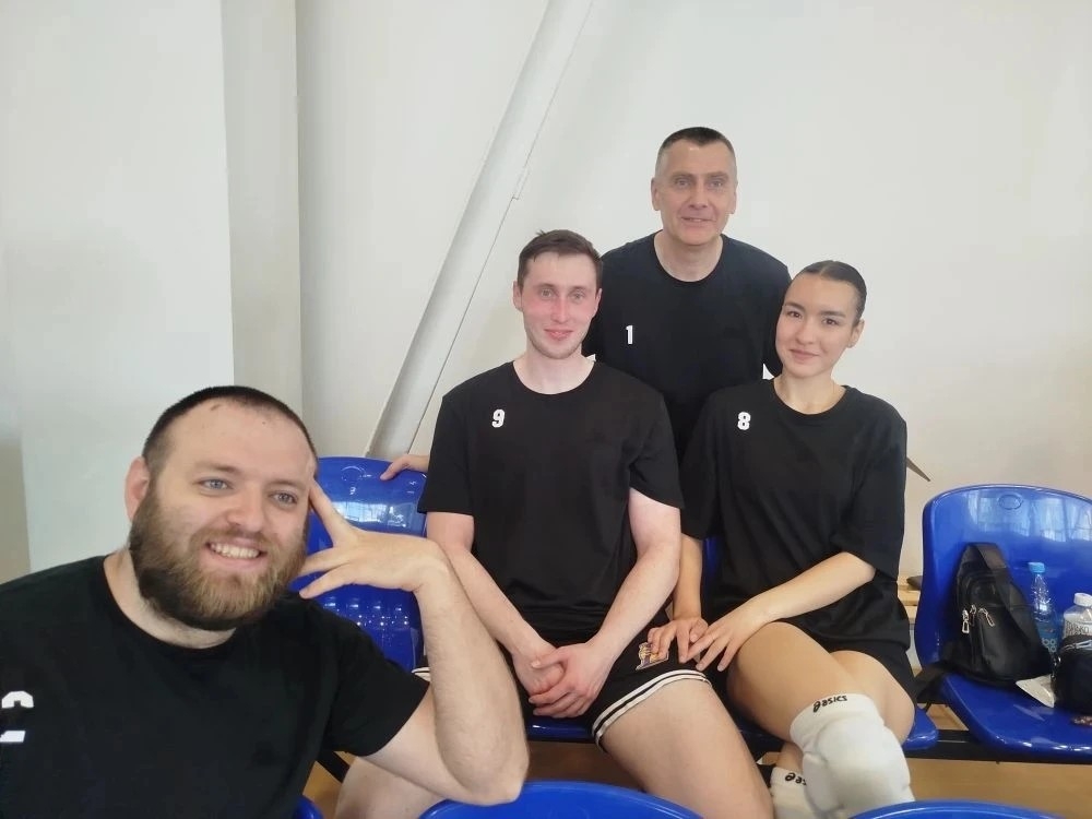 Команда медиков краевой БСМП приняла участие в городском фестивале волейбола. 