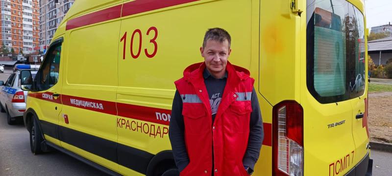 Водитель машины скорой медицинской помощи краевой БСМП спас жизни детям