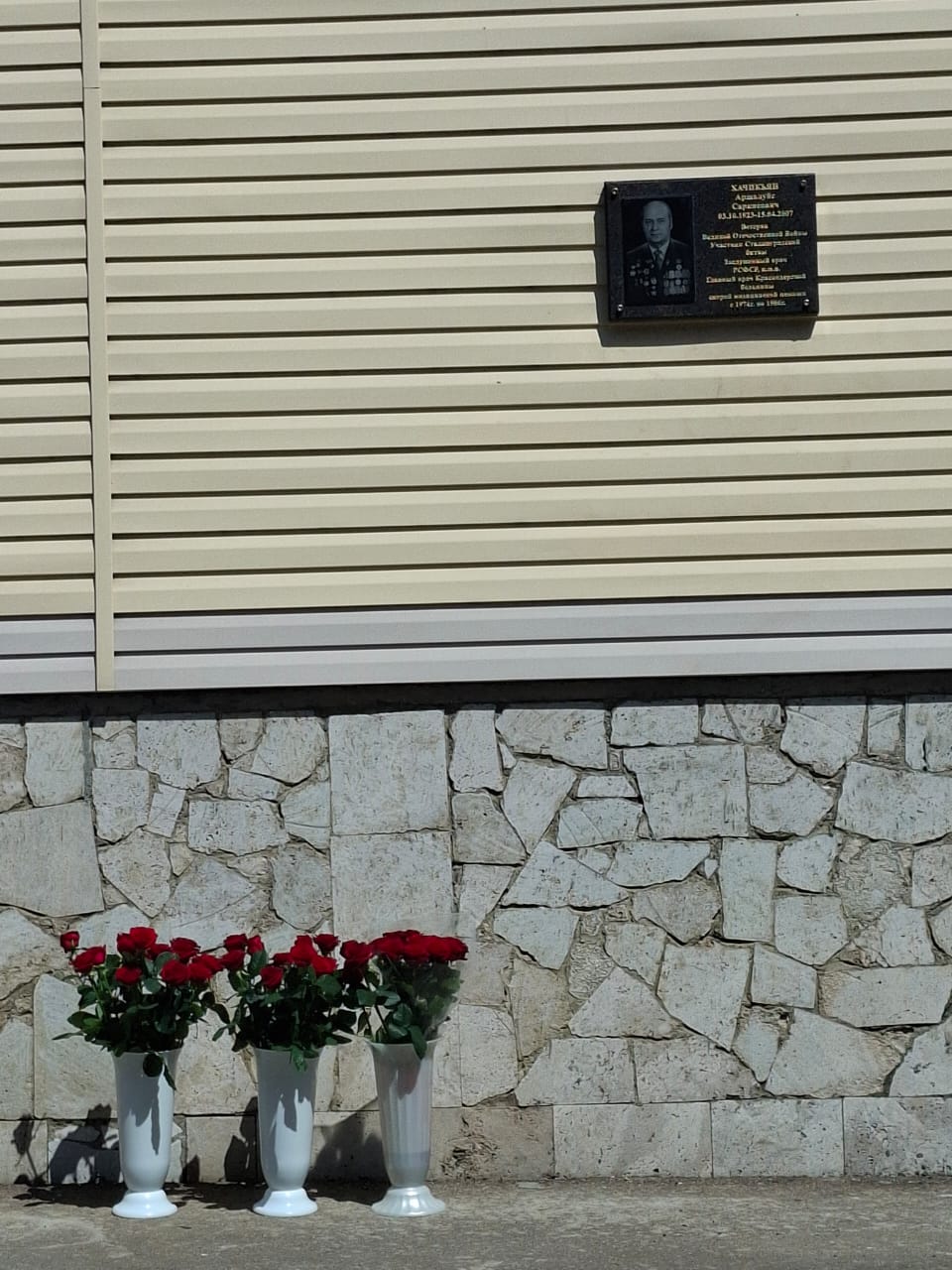 В краевой БСМП установили мемориальную доску