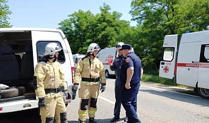 Сотрудники Территориального центра медицины катастроф краевой БСМП провели тактико-специальное учение в Тбилисском районе края.