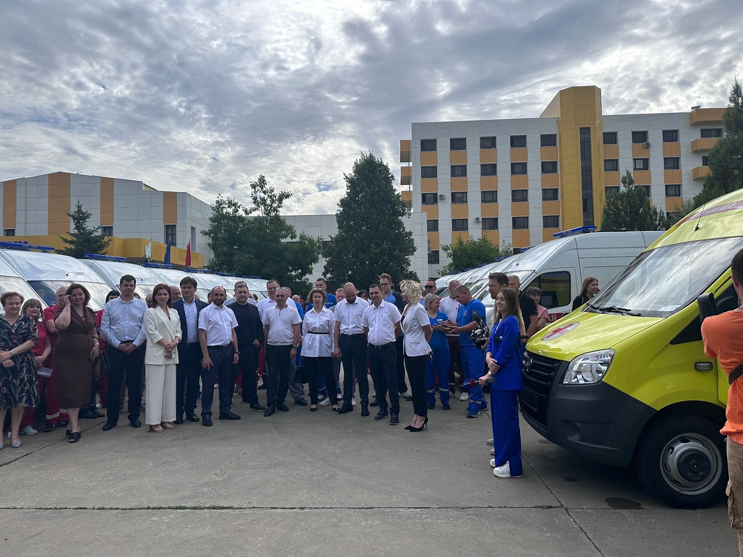 Автопарк краевой БСМП пополнился ещё одним реанимобилем. Автопарк краевой БСМП пополнился ещё одним реанимобилем.