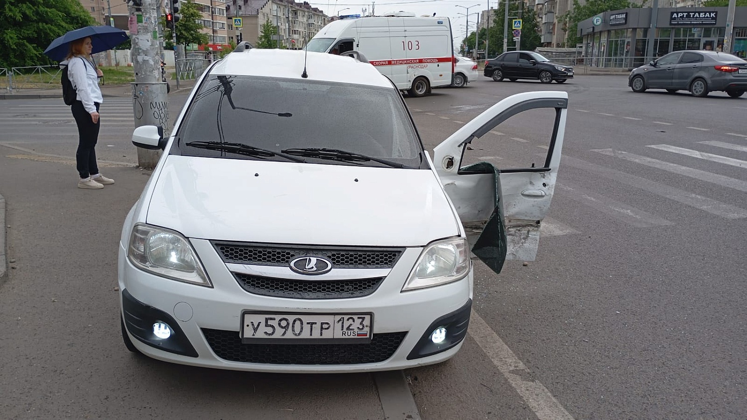 Медики скорой помощи попали в аварию. Медики скорой помощи попали в аварию.