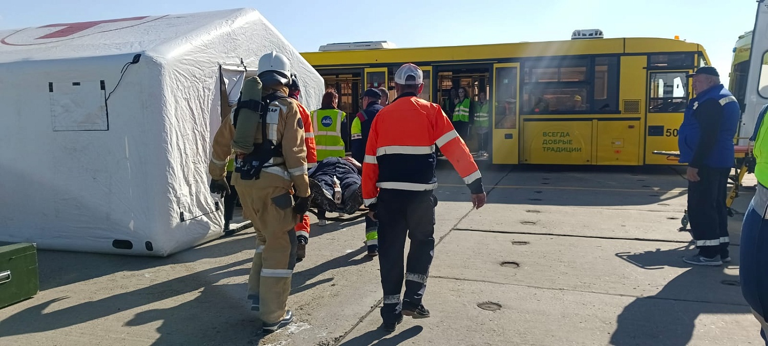 Cпециалисты центра медицины катастроф Краевой БСМП провели учения в аэропорте "Пашковский". Cпециалисты центра медицины катастроф Краевой БСМП провели учения в аэропорте "Пашковский".