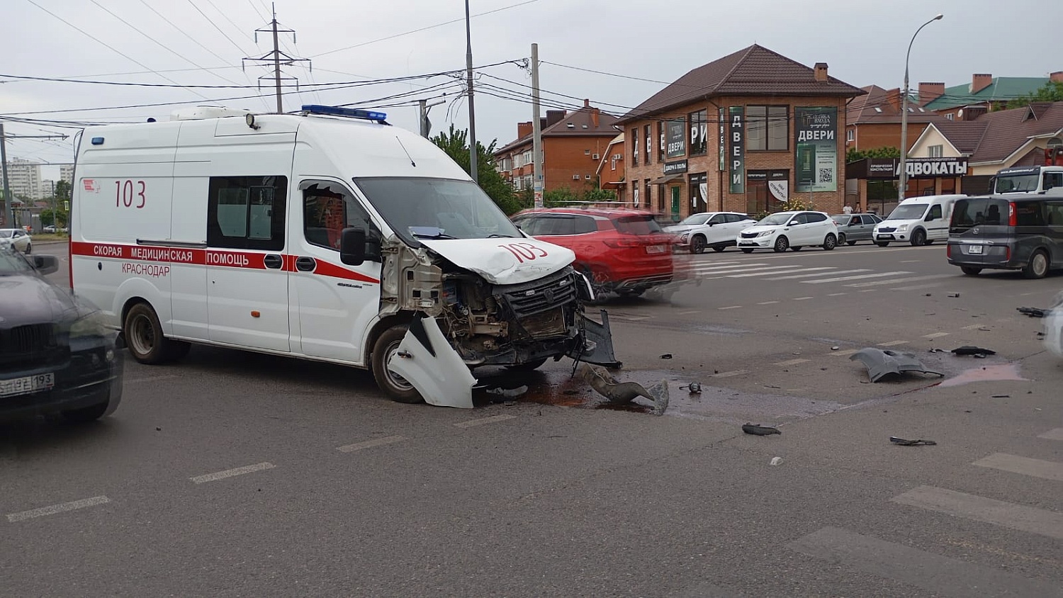 Медики скорой помощи попали в аварию. Медики скорой помощи попали в аварию.