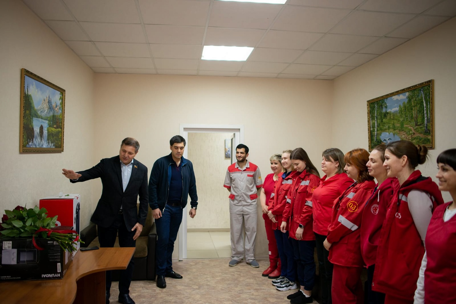Депутат ЗСК края Игорь Брагарник поздравил сотрудников скорой медицинской помощи краевой БСМП с профессиональным праздником Депутат ЗСК края Игорь Брагарник поздравил сотрудников скорой медицинской помощи краевой БСМП с профессиональным праздником
