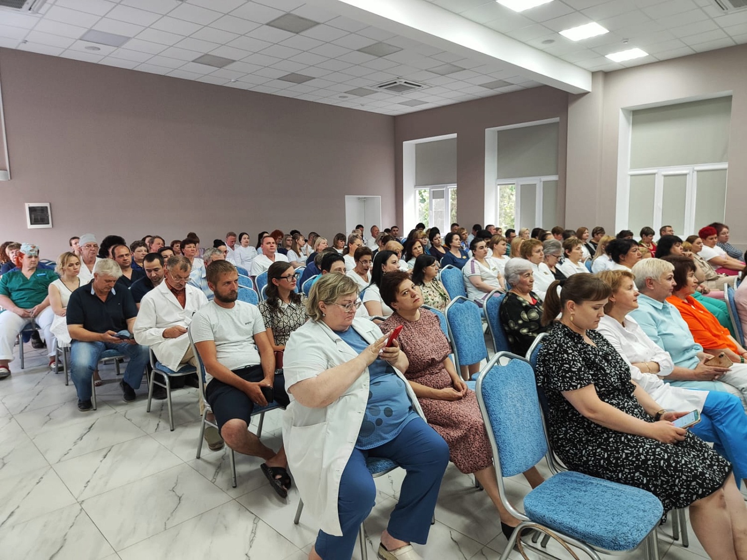 В краевой БСМП в преддверии дня медицинского работника наградили лучших сотрудников